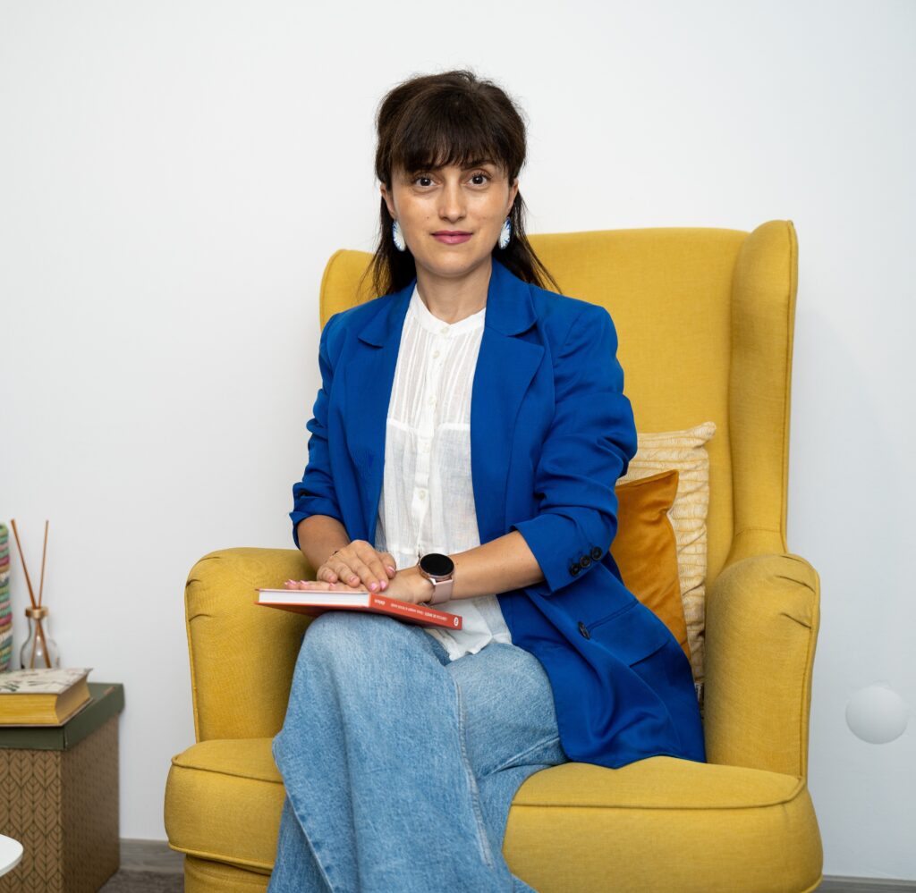 Fotografie cu Anca Cuc, psihoterapeut centrat pe persoană