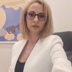 Fotografie cu Adriana Okay, psihoterapeut centrat pe persoană